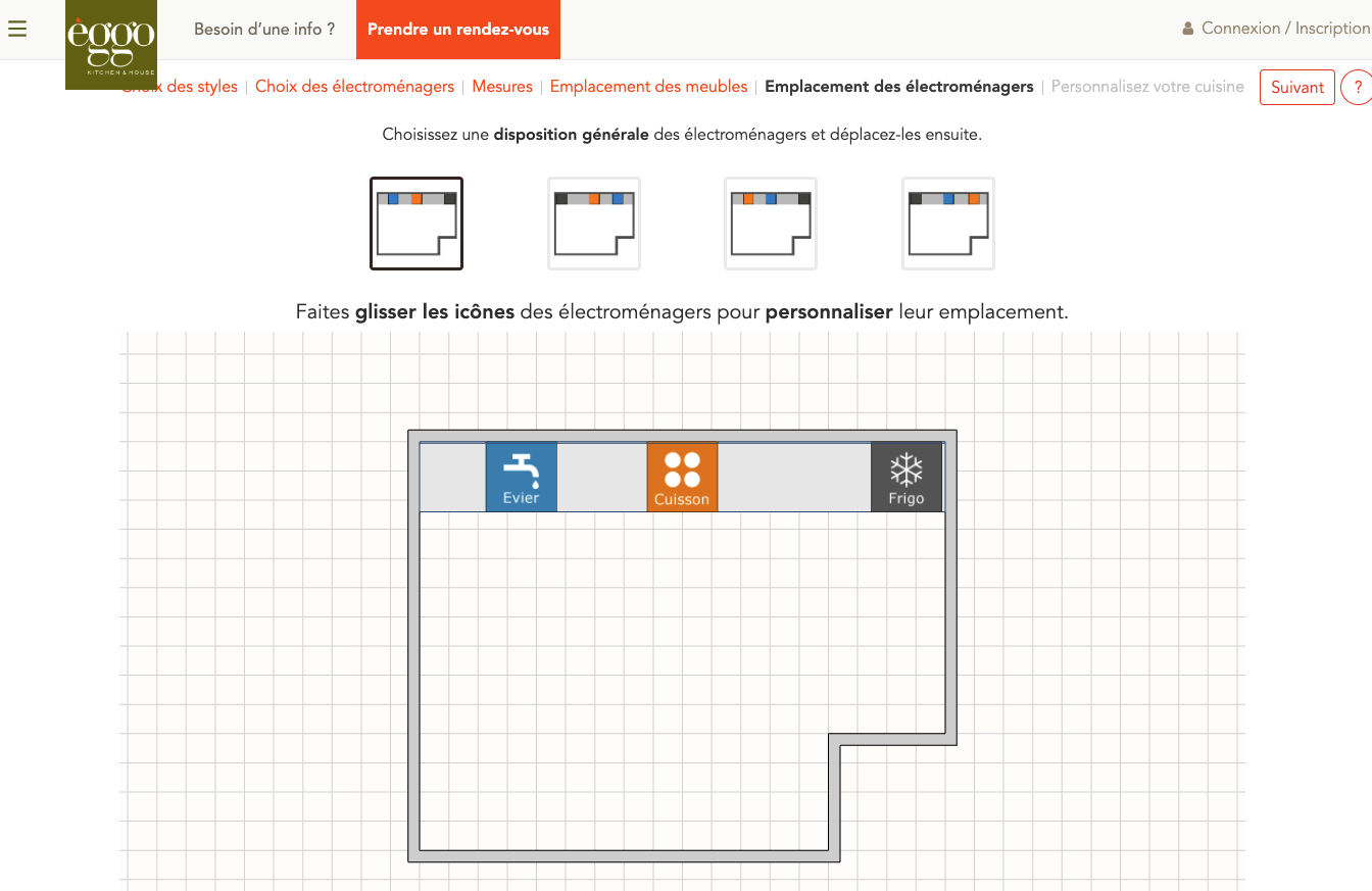 Icônes d'évier bleu, cuisson orange et frigo gris disposées sur un plan de cuisine en L sur fond quadrillé.